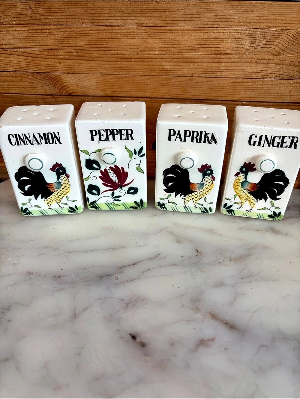 Rooster Spice Shaker Set in White